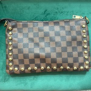 THE CHECKERED CLUTCH